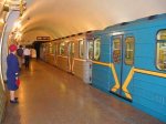 ЧП в городе Киеве поезд метро чуть не переехал девушку