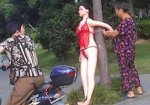 Кукла из секс-шопа нормализовала движение транспорта