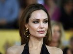Джоли посетит сирийских беженцев в Иордании и Турции