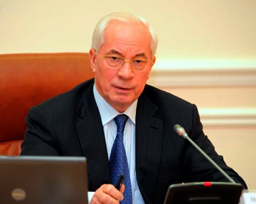 Азаров требует от министров 100% тепла    