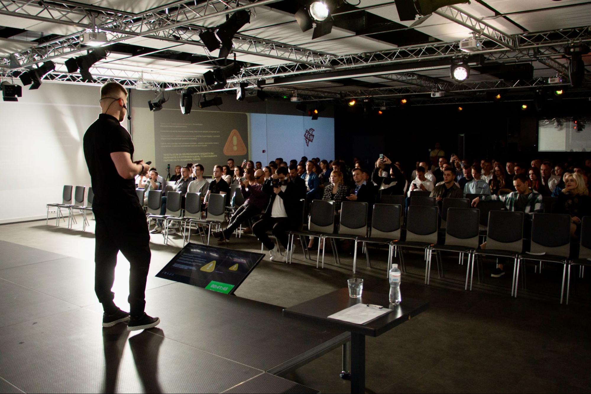 Виступ Михайла Хомича на тему бізнесу з продажу товарів